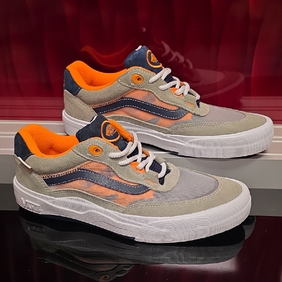 Vans Wayvee – Smoke/Navy – Men’s 9.0 / Women’s 10.5